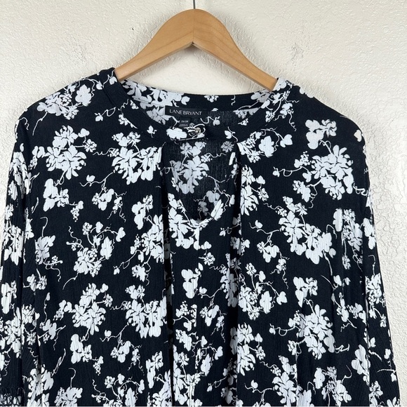 Lane Bryant Black and White Floral Print Tunic Top Size 26/28 Women - Picture 2 of 11